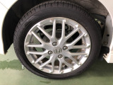 【アルミホイール】純正のアルミホイールがついてます!足元が引き立ち、車の印象がより良くなります!