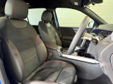 メルセデスのシートは、少し硬めに出来ておりますので、長時間の運転でも疲れにくく、安全にドライビングをお楽しみ頂けます