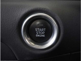 【プッシュボタンスタート】専用のリモコンキーを携帯していればエンジンの始動がワンプッシュで行えます。