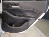 当社BMW認定中古車は全車保証付きでございます。また保証料金や整備費用はお見積書内の諸費用・税金に追加計上する事はございません。認定中古車保証付きのお支払総額でお見積りご依頼の上、他店とお比べください