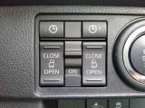 両側電動スライドドアのスイッチです。