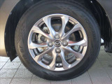 純正15インチフルホイールキャップでスタイルバッチリ!185/65R15タイヤです