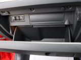 認定中古車保証1年間距離無制限の保証とロードアシスタンスサービスが全車に付帯されています。また、1年間または2年間の延長保証(有償)もご利用いただけます。