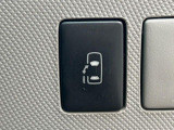 【パワースライドドア】スマートキーや運転席のスイッチでスライドドアの開閉が可能♪電動だから力を入れてドアを開ける必要が無く、小さいお子様でも、重い荷物を持っている時もラクに開け閉めできます♪