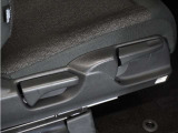 ◆シートハイトアジャスター◆運転席を上下に高さ調節ができます!運転ポジションを体格に合わせてシート調整できます。