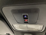 車内天井の赤い「SOS」ボタンは、事故・急病・危険を感じた際にワンプッシュでHonda緊急サポートセンターへつながる緊急通報機能です。