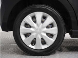◆純正ホイール装着車◆シンプルなデザインのホイールキャップ付きです。