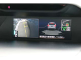 後退時ブレーキアシスト(RAB)は、後退時に壁や障害物に衝突するおそれがあるとシステムが判断した場合、必要に応じて自動(被害軽減)ブレーキによって衝突を回避または被害を軽減します。