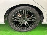かっこいい【アルミホイール】を履いていますので、足元が引きしまっていますね