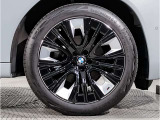 【BMWアロイホイル】軽量かつ強度に拘ったアロイホイル。走行性能ポテンシャルを引き出す設計。車の足元を引き締めてくれる大きなポイントはアロイホイルです。
