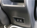 充電用USB端子付き。スマートフォンなどの充電に便利です。