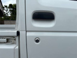 触れる機会が多いドアノブ周り。小キズの出やすい箇所だからこそ状態が分かると安心です。