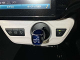 スピーディなシフトチェンジを実現するシフトノブ。素早く機敏に操作できるため、交通量が多い環境でもストレスを感じにくく、快適なドライビングをサポート!