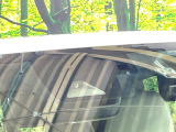 【プリクラッシュセーフティ】前方の車両等を検知し、衝突しそうな時は警報で注意を促し、ブレーキを踏む力をサポート。ブレーキを踏めなかった場合は衝突被害軽減ブレーキが作動、衝突回避をサポートします。