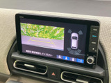 バックモニターは、狭い場所での駐車や後退をサポート。安全な運転を支援し、ドライバーを安心させます。
