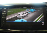 8インチ大型タッチスクリーンのインフォーメーションシステムです。ナビゲーションを始めスマホとの連動、車両の設定や車両の状態など様々な機能が複合されたシステムです。