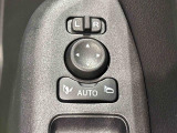キーフリー連動で施錠時に格納します。降車の直前まで後方確認ができ、閉じ忘れも防げます