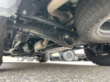 フルタイム4WD(トルセン LSD付トランスファー)、シーンに応じてトルク配分をコントロール。 路面状況や走行状態に反応して、前後のトルク配分を最適にコントロールします。