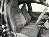 高いホールド性で運転姿勢が安定します。長距離ドライブでも疲れにくいのが魅力です。快適なドライビングライフをお送りください♪