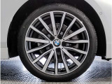 BMW純正アルミホイールです。納車時にはアルミホイールコーティングも承っております!是非ご検討下さいませ。