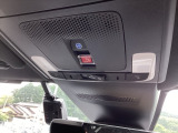 【SOSボタン】体調が悪くなったときや、事故に遭遇したとき、あおり運転にあっている時など、緊急時にボタンを押すと緊急サポートセンターにつながり、オペレーターが警察・救急への取次ぎを行います。