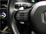ハンドルにオーディオ操作用スイッチを備え、手を放さずに操作可能。安全性と利便性を両立しています。