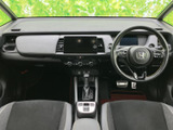 運転席からの視界が広く、安全な運転をサポートします。視界良好で、周囲の状況を把握しやすく、運転に集中できます。快適なドライビングポジションを実現します。