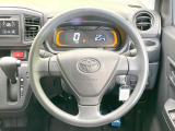 インテリアに合わせたデザインのステアリングは、運転される方のことも考え、運転しやすい形状、大きさです。是非一度、実際に触ってお確かめください。