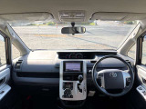 車内も広々としており、落ち着いた配色のインテリアで上質な空間となっております☆