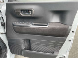 【運転席内ドア 】レンタカーアップ車で、内装状態も非常に良好です!