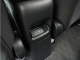 ◆後席用USBチャージャー◆後席用にも設置されており、長時間のドライブも安心です。