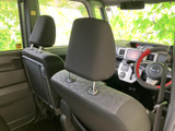 運転席へのアクセスもスムーズな左側のドア。快適なドライビングポジションを実現します。