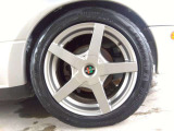 205/50R16社外ホイール装着車♪各種アルミホイールや、スタッドレスタイヤも取扱いしております。是非ご相談ください♪