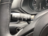 レバーをAUTOの位置にしているとき、レインセンサーが雨を感知すると、雨量に応じてワイパーが自動で作動してくれるオートワイパーを装備!設定変更で非作動にすると、間欠作動に固定されます。