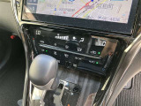 左右独立温度コントロールフルオートエアコンです。運転席、助手席それぞれで独立して温度設定ができます。冷え性の方が乗っても安心ですね♪