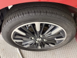 純正アルミホイールです。足元が引き立つので、車全体のイメージがアップしますよ!
