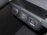 HDMI等や電源ソケットが有ります。