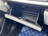 [グローブボックス]助手席側にあるグローブボックスには車検証もバッチリ入ります♪