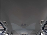 【天井】シミや垂れ、タバコ焦げなどございません。キレイな状態が保たれており、ご納車前にも丁寧にクリーニングさせていただきます。