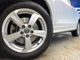 ●純正17インチアルミホイール:輸入車ならではの卓越した走りを支えるホイールと足回りです!日本車の走りに慣れている方にもぜひ体感して頂きたいほど、高いレベルでまとまっています!