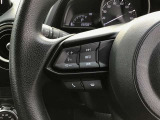 オーディオの音量や選曲などをハンドル握ったまま操作できます