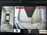 パノラミックビューモニター付きです。車両を上から見たような映像をディスプレイオーディオ画面に表示。運転席からの目視だけでは見にくい、車両周辺の状況をリアルタイムでしっかり確認できます。