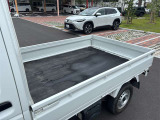 見落としがちな屋根もチェック。色ムラ・小キズ・へこみの有無や装備(ルーフレール等)も確認可能。