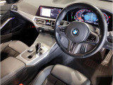 BMWの運転席はドライバーオリエンテッドという構造を採用。ドライバー目線の操作がしやすい設計になっており、ドライブ中にも目線の移動が少なく運転中にも簡単に操作ができます。