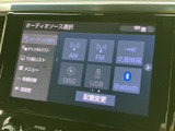 お好みの音楽をクリアなサウンドで楽しめます。多様な入力端子で、様々なメディアに対応。ドライブの雰囲気を盛り上げます。