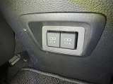 充電用USB端子付き。スマートフォンなどの充電に便利です。