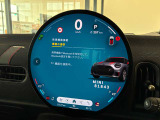 【Bluethooth接続可能】お手持ちの端末をiDriveと接続可能で御座います。お気に入りのミュージックを流しながらのドライブや、運転中の着信時などに接続していると非常に便利で御座います。