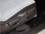 ◆シートハイトアジャスター◆運転席を上下に高さ調節ができます!運転ポジションを体格に合わせてシート調整できます。