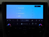 デイスプレイオーディオを装備。スマホとクルマをつなぐことで、いろんなサービスが楽しめます。(AppleCarplay/AndroidAuto 対応)
