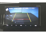 後方の視界を確保するバックカメラを装備